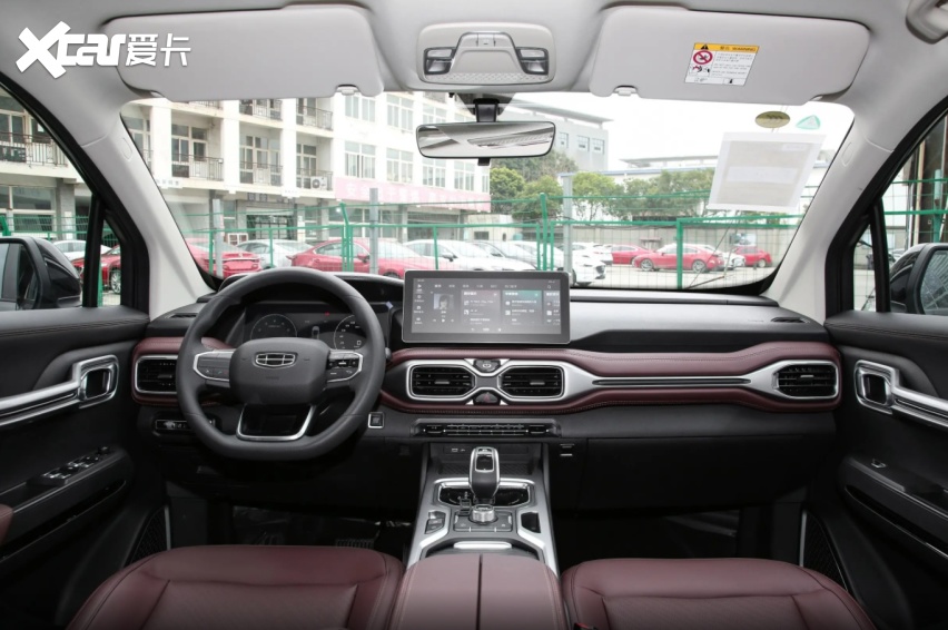 仅10万！豪华中型SUV：1.8T引擎，空间奢华，细节很细腻