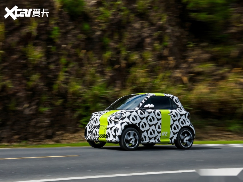 这款全球流行小车开启全球测试,CLTC续航约400km,巴黎车展首秀