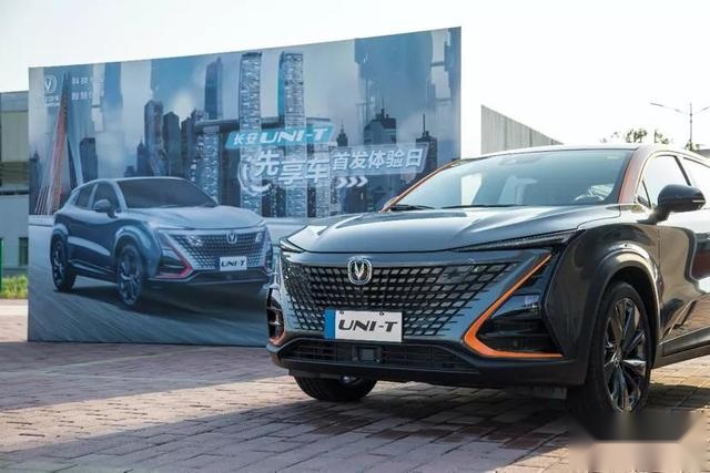 未上市先交车？后浪追捧的长安UNI-T先享车首发，展示高段位营销