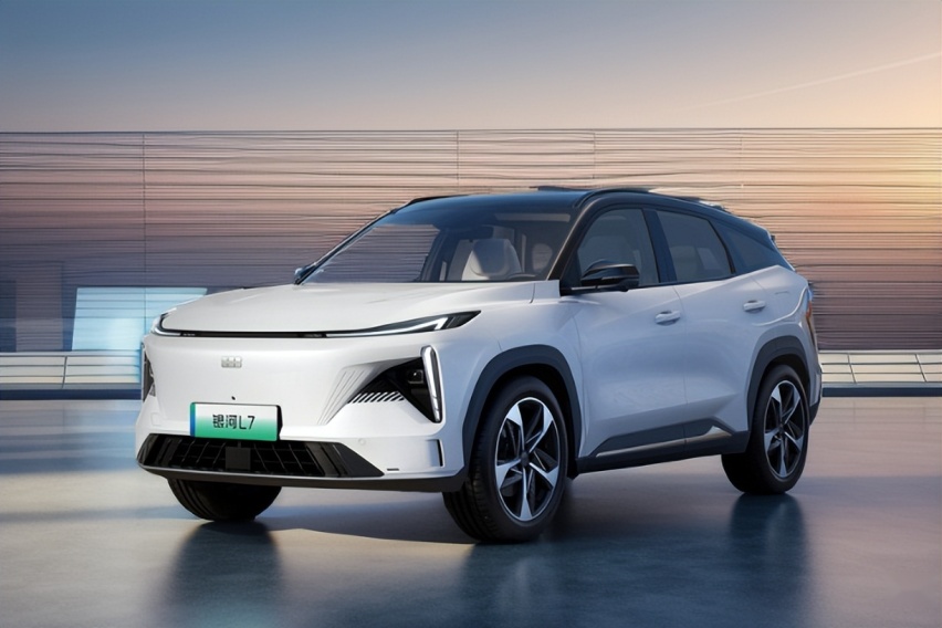 15万级智能电混SUV新星！吉利银河L7凭什么月销破万？