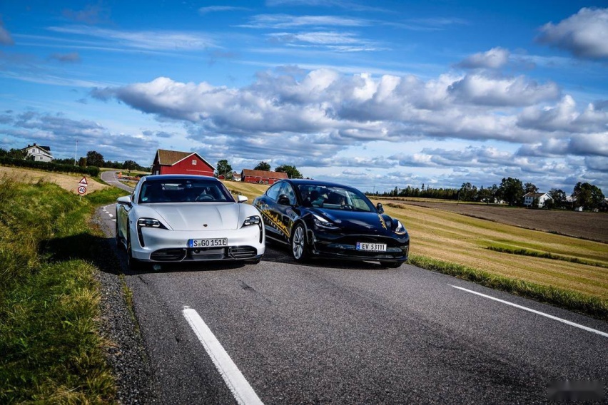 Porsche_Taycan_1 (9 of 10).jpg