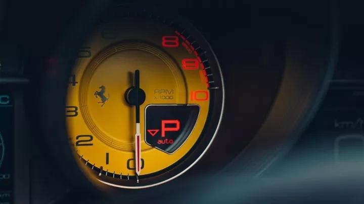法拉利488 Pista Spider：敞篷也能跑得快