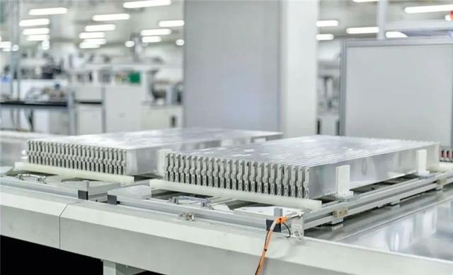 油转电，比亚迪新能源车型畅销能教会传统车企什么？