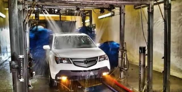 加油站自动洗车：伤车漆都是小事儿，了解完这几点再尝试