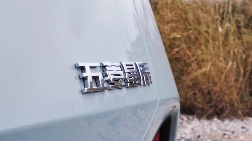 我哥：这辆五菱开起来跟我的路虎差不多啊