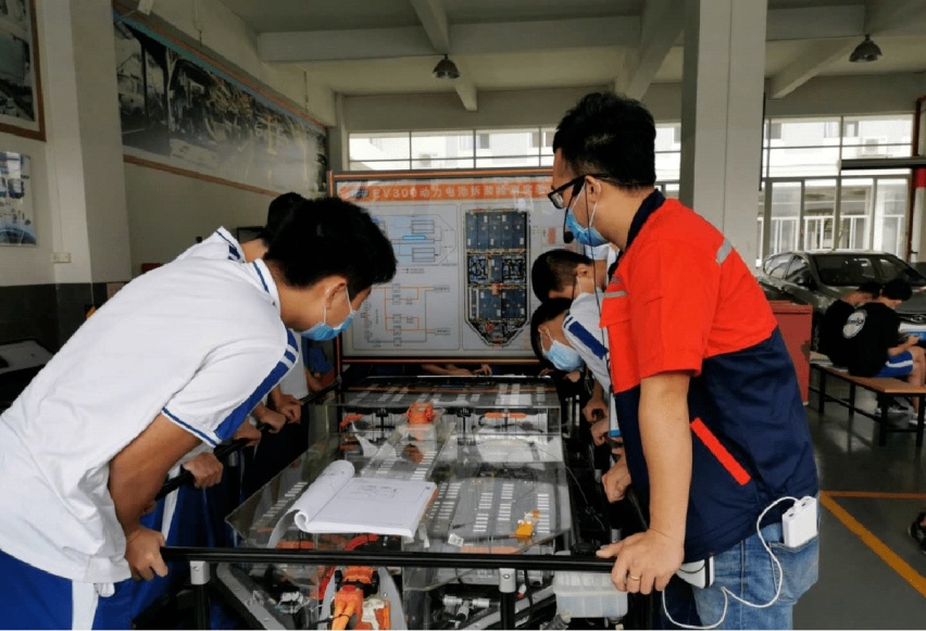 汽车维修工销声匿迹，“换件工”成主流，是行业变了还是人变了？