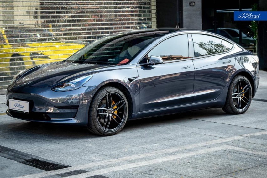 平添一分奇幻感，特斯拉Model 3升级MMX M1603轮毂