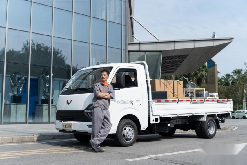 可搬家可拉货，五菱又一次打造新车，货箱3米8，C驾照可开