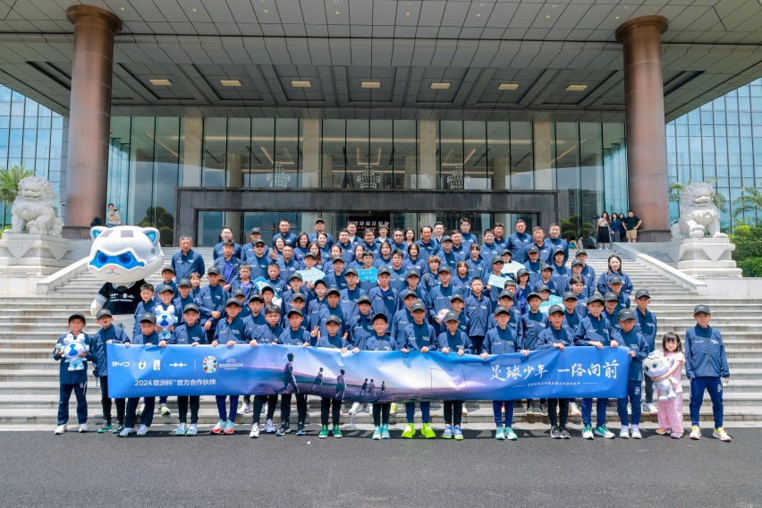 比亚迪助力百名中国足球少年出发欧洲杯，让青少年足球跑向世界！