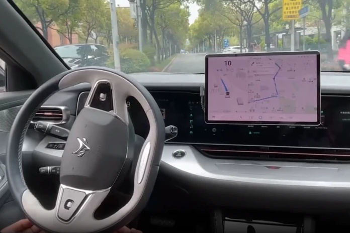 智己汽车、特斯拉、华为，三大自动驾驶辅助系统对比，谁更智能？