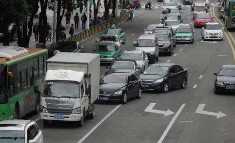 吐槽大会：返程路上这些不文明交通行为，你遇到过多少？