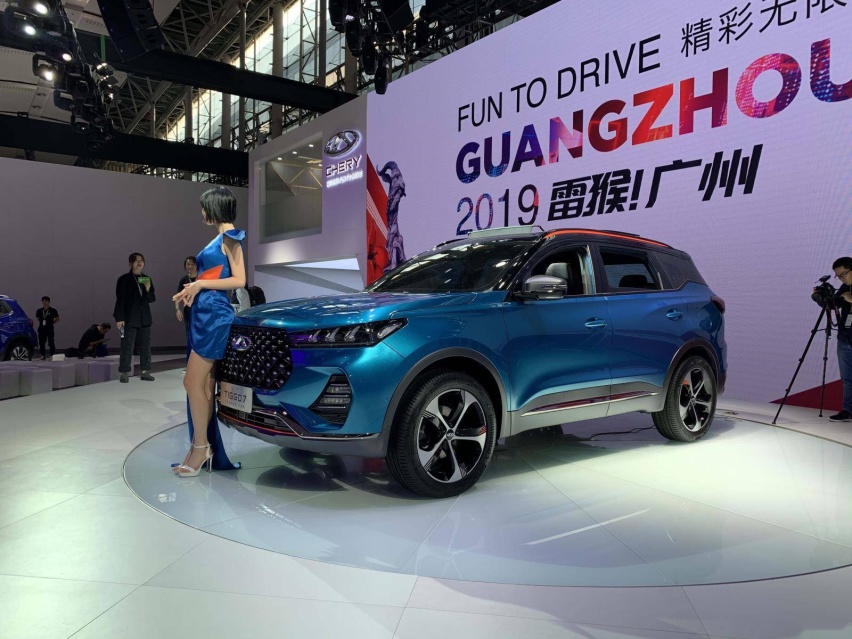 全新奇瑞瑞虎7亮相广州车展，车尾贯穿式尾灯更加漂亮
