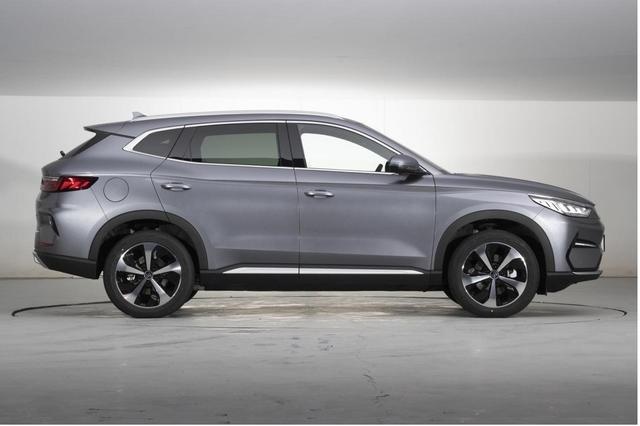 零跑C11 PK宋PLUS EV：豪华与智能竟可兼得？