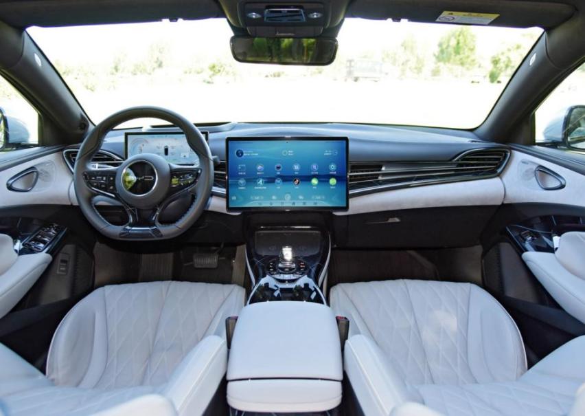 比亚迪决战特斯拉Model 3的车型，海豹“制夷”的压力不小