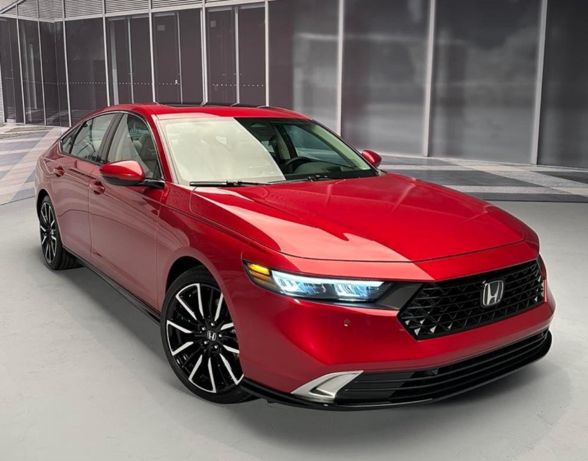 外观张扬个性，内饰温馨，搭载2.0T发动机，MG7实力解析