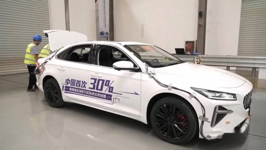 极限挑战——30%偏置碰撞发动机下沉，吉利星瑞笑到最后
