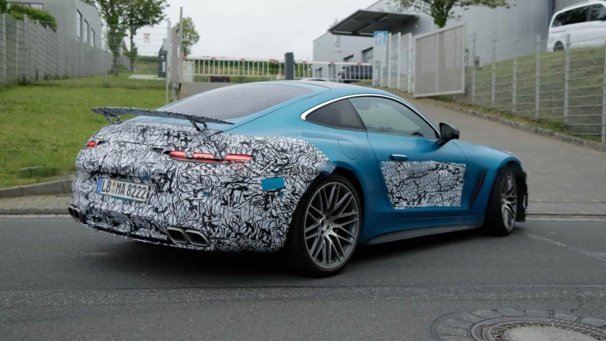 【驾春秋】2024款奔驰AMG-GT Coupe曝光：尺寸更大 2+2