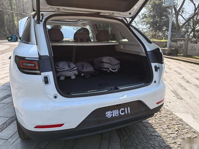 没有槽点就是亮点？20万以下选纯电SUV，零跑C11够实在