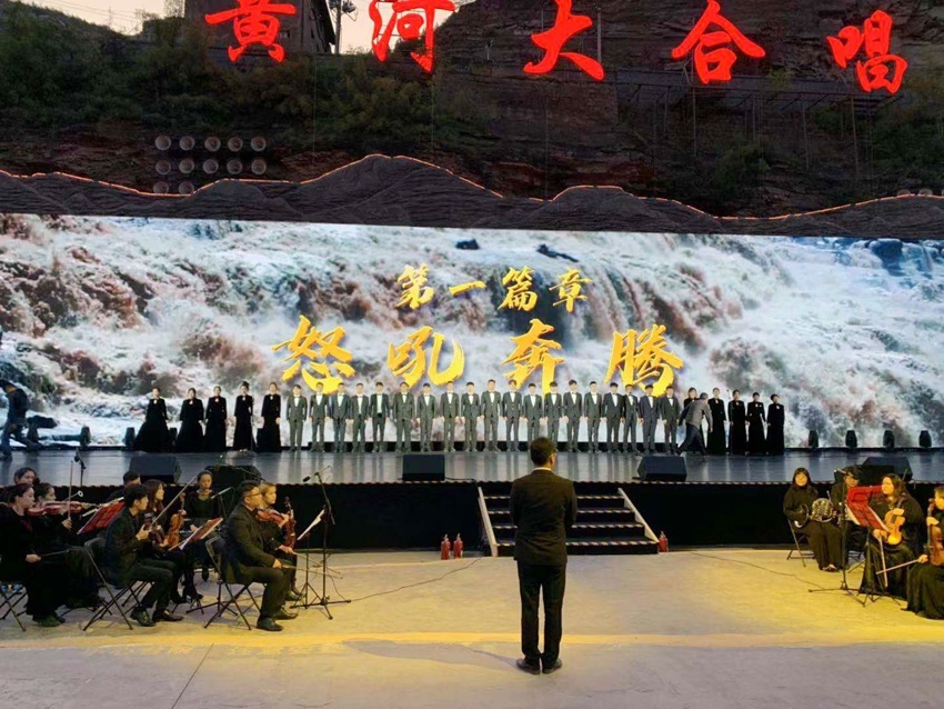 张涵予惊喜空降奔腾品牌之夜现场 成T99首位代言人
