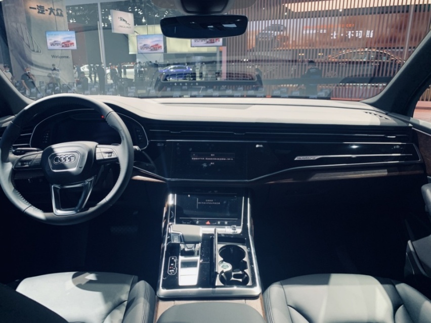 奥迪携豪华阵容进击成都车展，新A4L、新Q7、Q3轿跑亮相