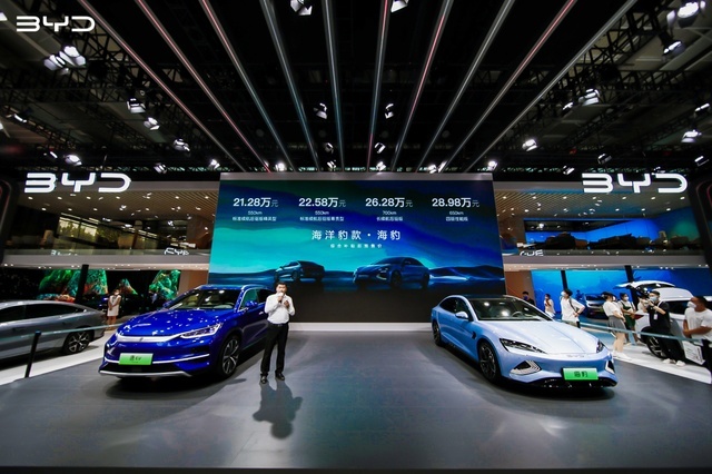 2022长春国际车展，比亚迪2022款唐EV、海豹闪耀登场，成全场焦点