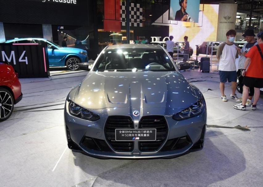 宝马M品牌50周年纪念款车型，M4新车105.8万，限量150台