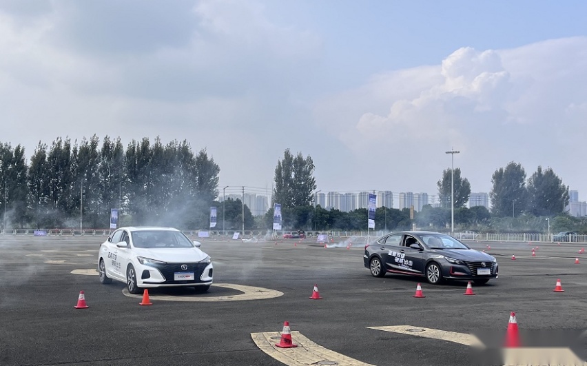 携蓝鲸征战CTCC｜赛道深度体验逸动PLUS&新锐程CC