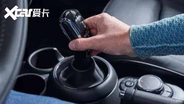 自动挡,在停车的时候挂什么挡?N挡还是D挡?