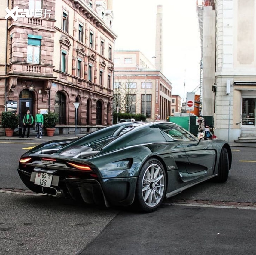 强大的运动感科尼赛克regera实车街拍