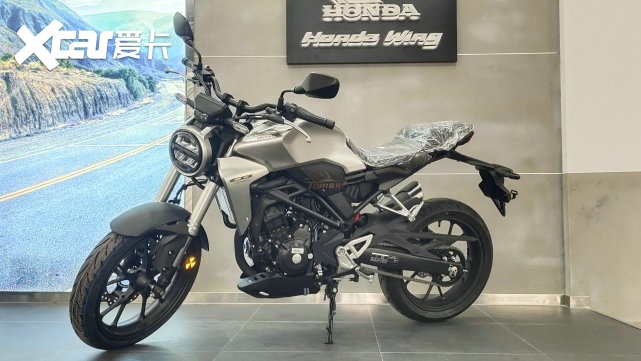 42万元单缸街车本田cb300r到店实拍还是有点香