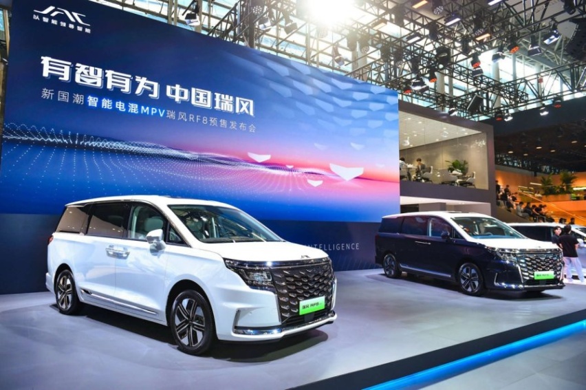 赏鑫·粤目：什么是电混MPV市场标杆？21.99万起预售的瑞风RF8