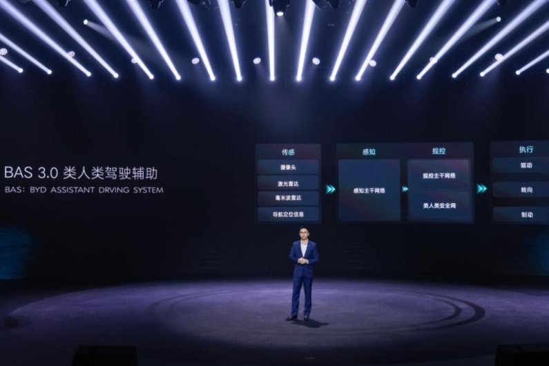 国产D级旗舰豪华轿车开始预售，这价格……