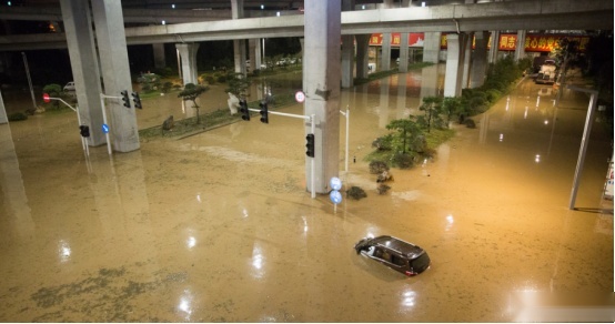 暴雨天车辆泡水了，保险公司会赔偿吗？