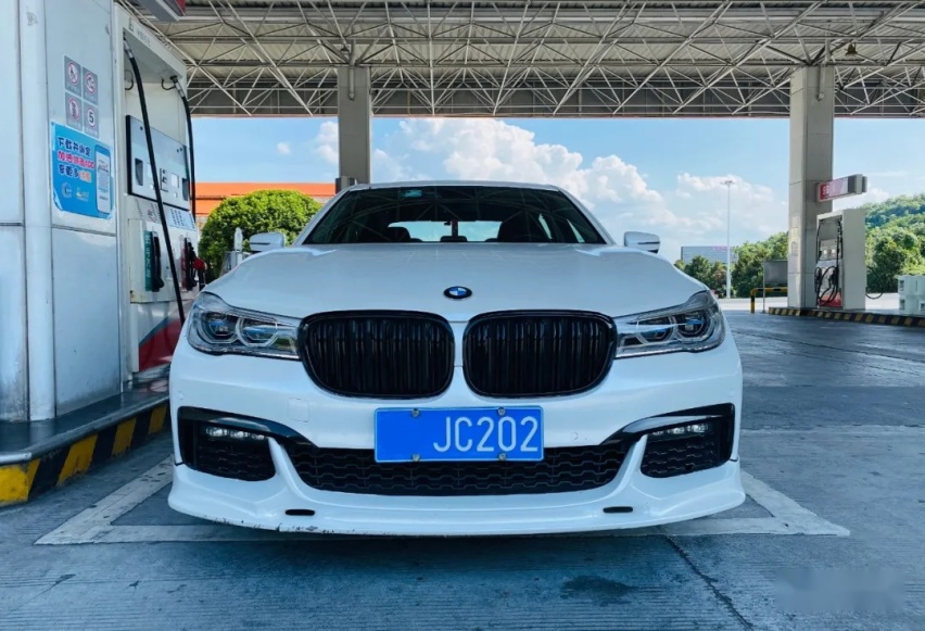 给宝马7系换上全身JDM改装件，是日系车迷最后的倔强？