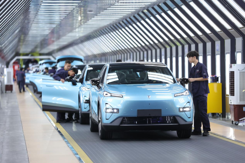 新能源跨入月销“8万俱乐部”，长安汽车“数智”转型渐入佳境