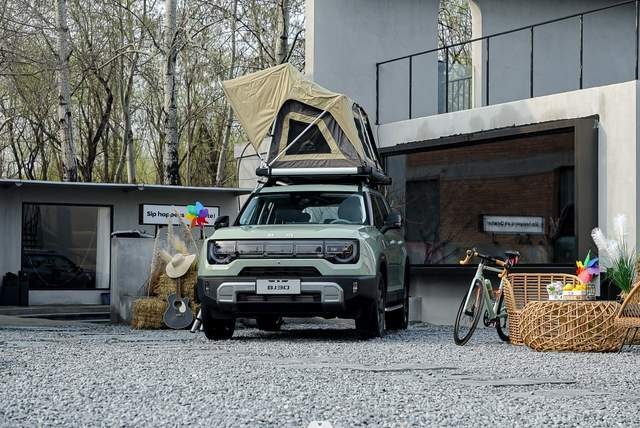 “轻野”还能有多野？不充电的电四驱轻野SUV BJ30告诉你答案