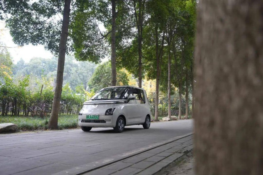 百万宏光MINIEV车主的新选择，试驾五菱Air ev晴空