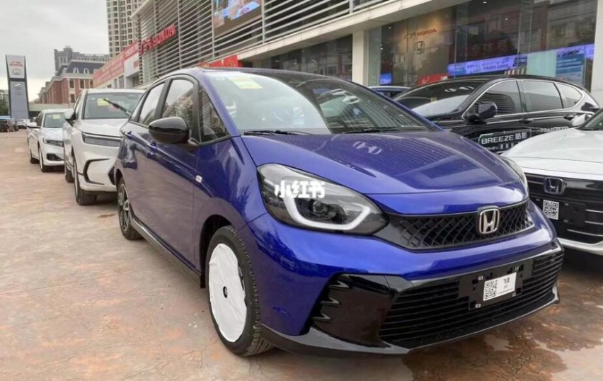 难回巅峰！运动范代步小车，广本中期改款飞度实车谍照曝光