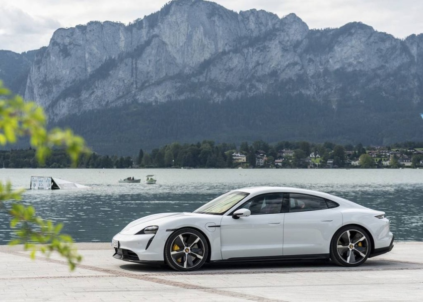 Porsche-Taycan-2020-1024-03.jpg
