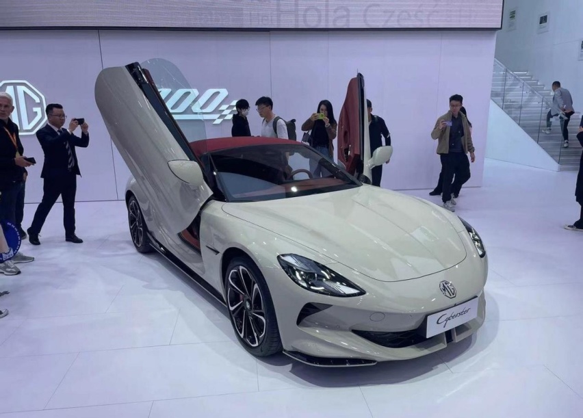 3.2秒破百，MG Cyberster传奇四驱红篷版上市