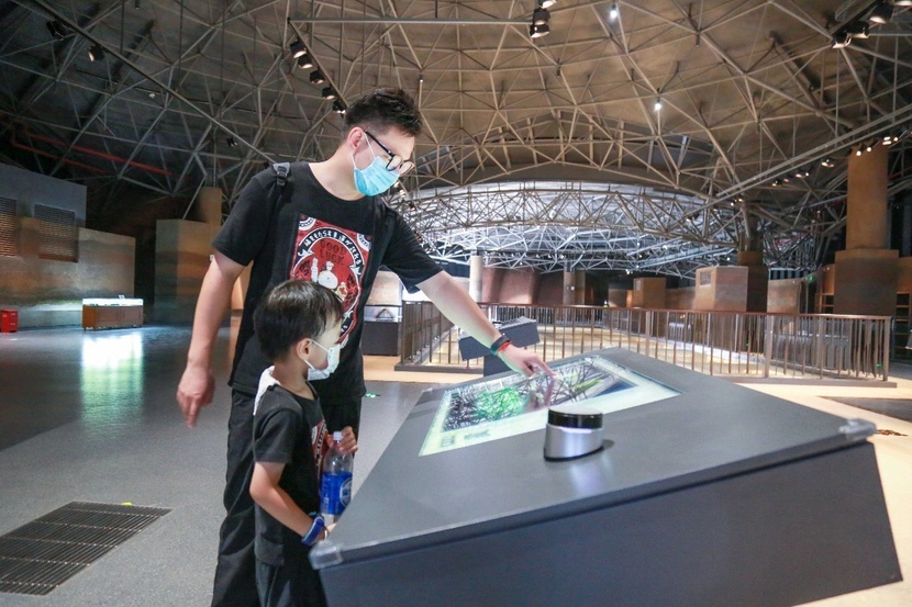 父子上演车轮教育，吉利星瑞助力另类“鸡娃”之旅