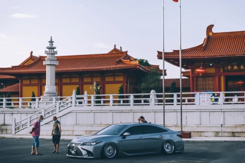 皇冠停产无奈买了亚洲龙，最终却改成雷克萨斯的样子？