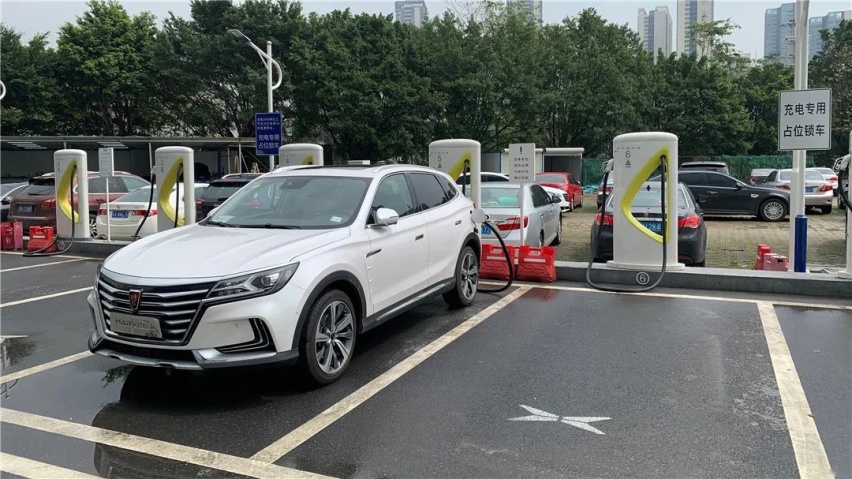 哈弗H6的SUV销冠累计破百，比亚迪新款唐EV谍照曝光…丨今日车闻