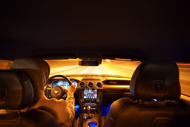 想买福特Mustang？请先干了这碗