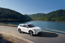 2025油电同价：10万SUV 荣威D5X DMH性价比革命