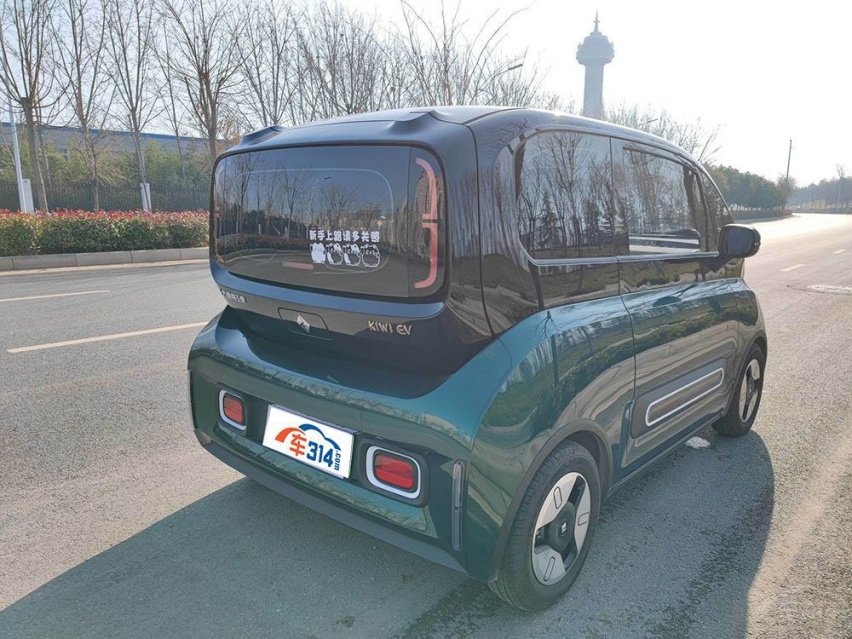 预算10万元，选QQ冰淇淋还是宝骏KiWi EV？