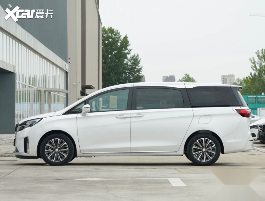 新款别克gl8家族正式上市!车身颜色调整,全系搭载2.0t引擎