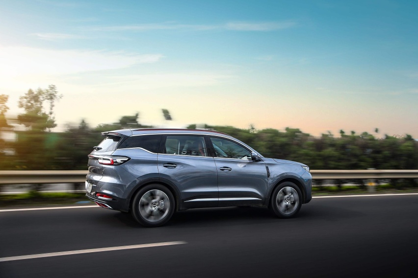这才是年轻人的SUV，9.99万起，配置不输豪华车，关键安全又性能