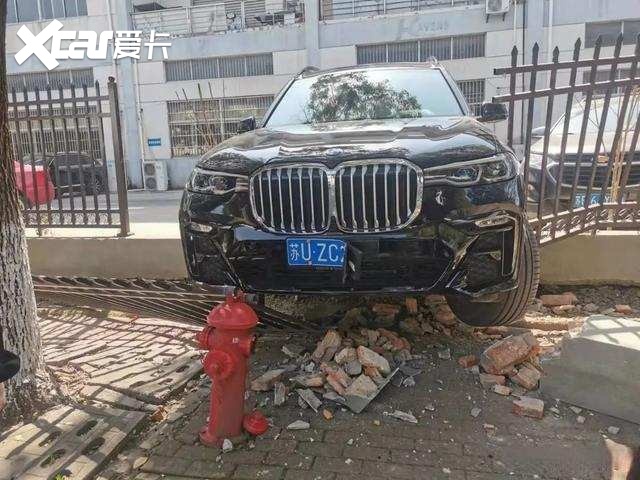 踩错踏板引发交通事故占比高达12.6% 老司机也逃不开的魔咒