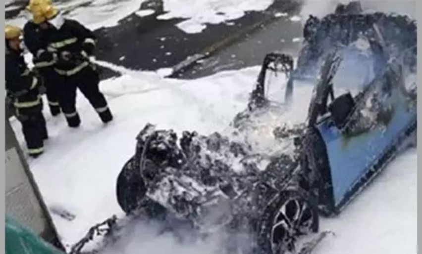 车要起火了，国外用“自爆”国内用“自跑”！
